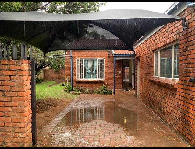 2 BEDROOM TOWNHOUSE FOR SALE IN DORANDIA